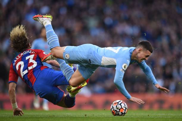 西蒙尼拿着 西蒙尼拿着